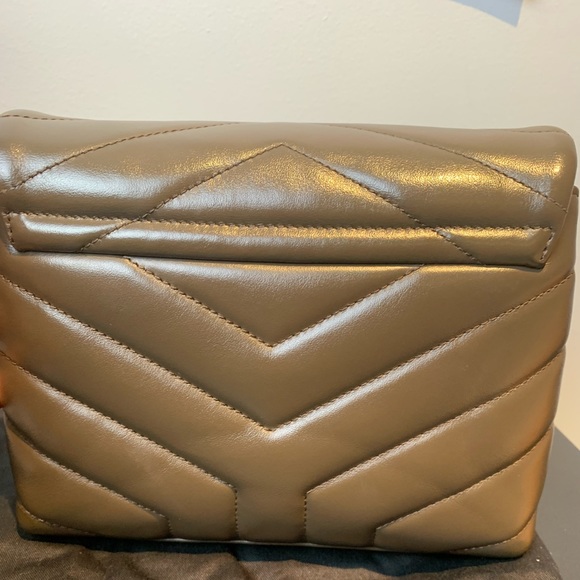 **SOLD** Yves Saint Laurent Toy LouLou Bag - Picture 2 of 9